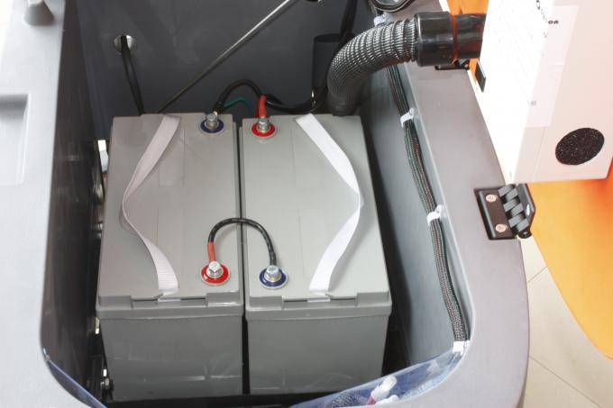 A caminhada grande do tanque de água atrás dos purificadores do assoalho permite a espuma a máquina detergente livre 0