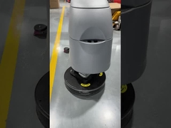 A carcaça de borracha da escova FS20W protege contra respingos de águas residuais